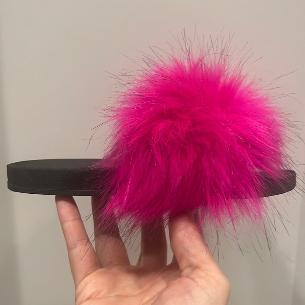 Darling pink fur sliders slippers size 11/12 little kids